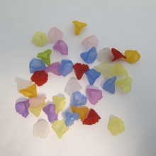 125 gm Plastic flower beads 13x12mm