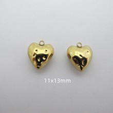 4 pcs Heart pendant in stainless steel, gold-plated